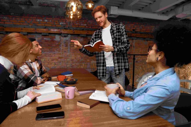 Personajes y roles en escape rooms